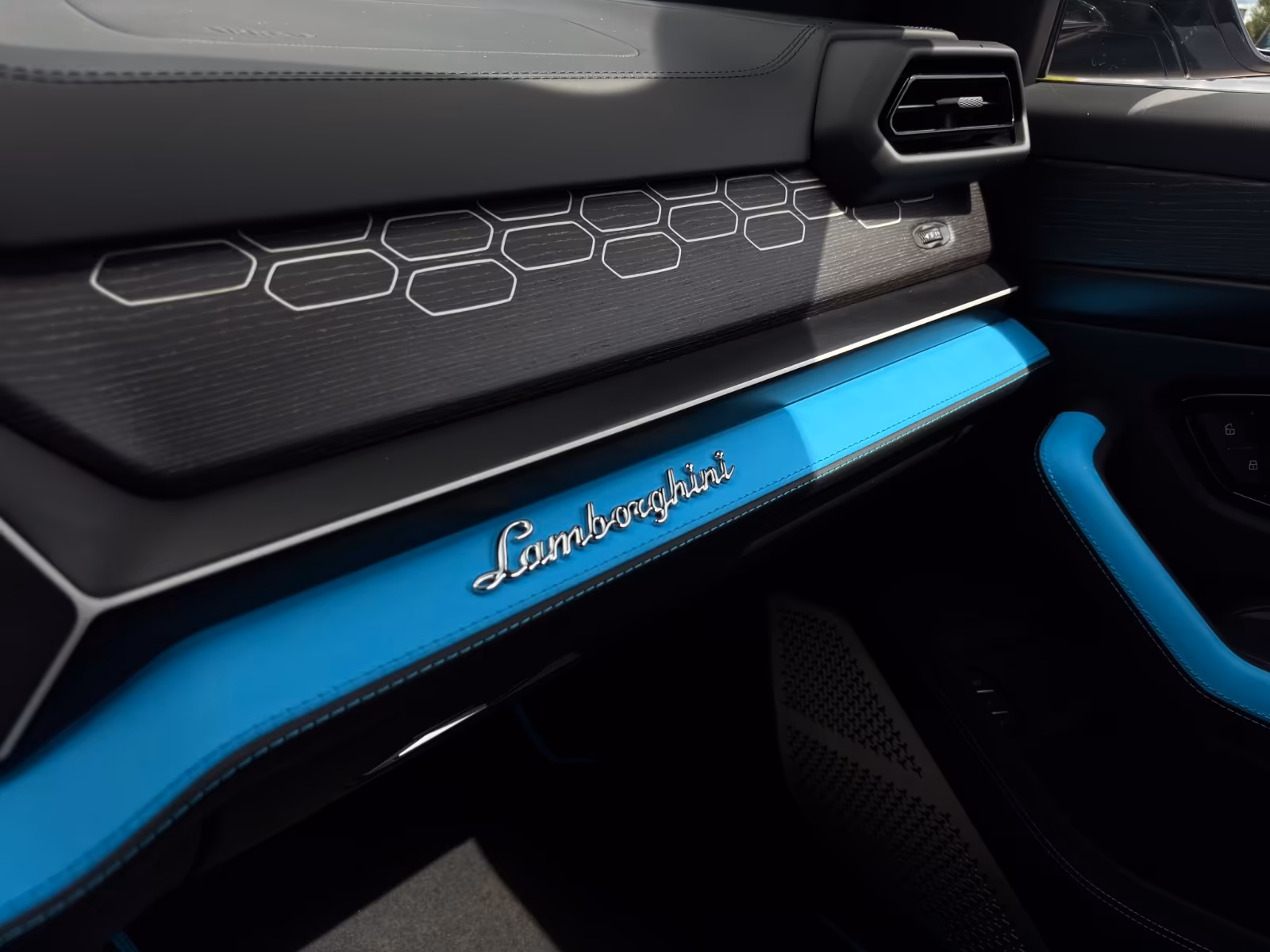 Lamborghini Urus SE (foto 8/10)