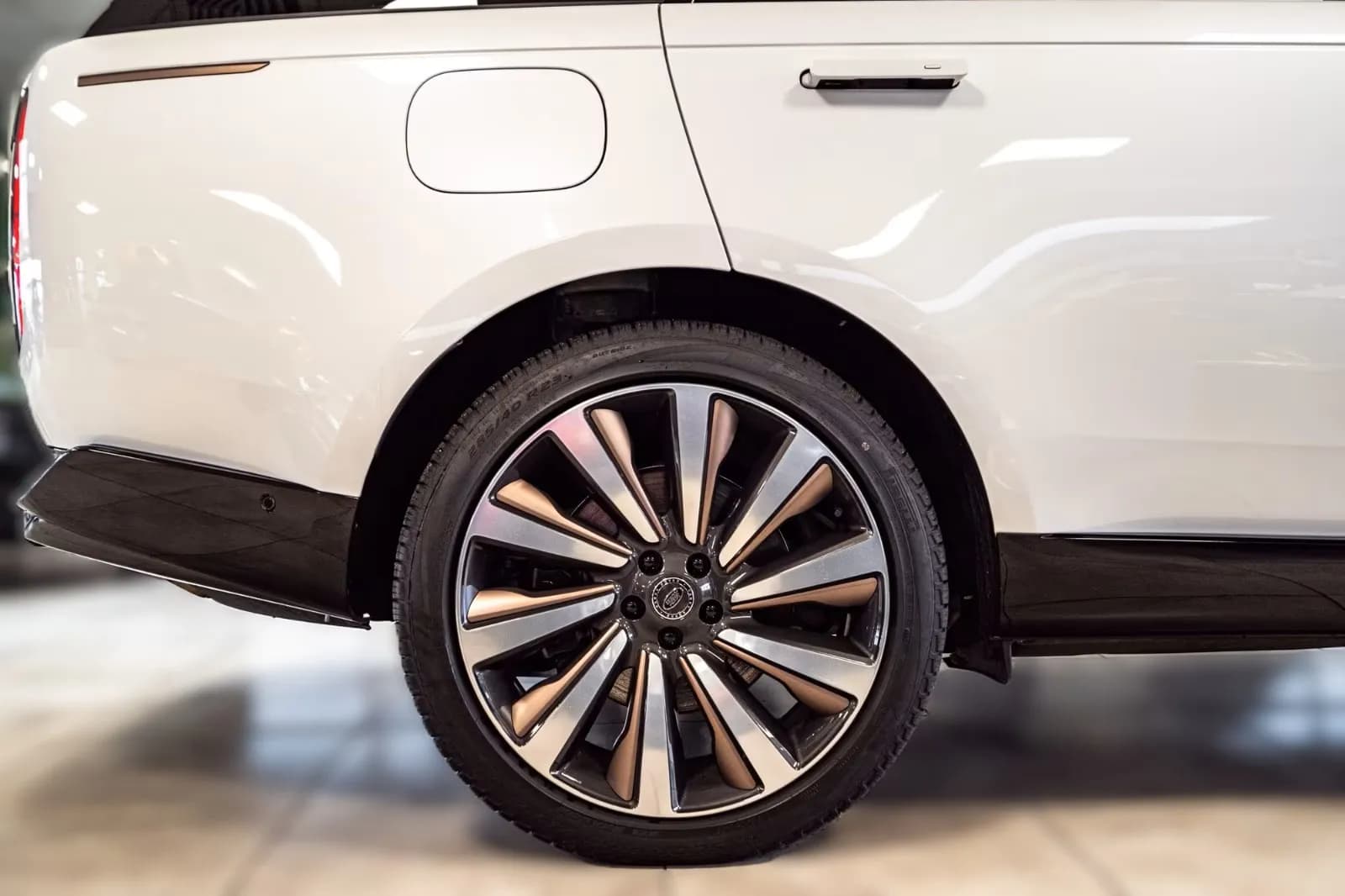 Land Rover Range Rover P615 LWB (foto 9/30)
