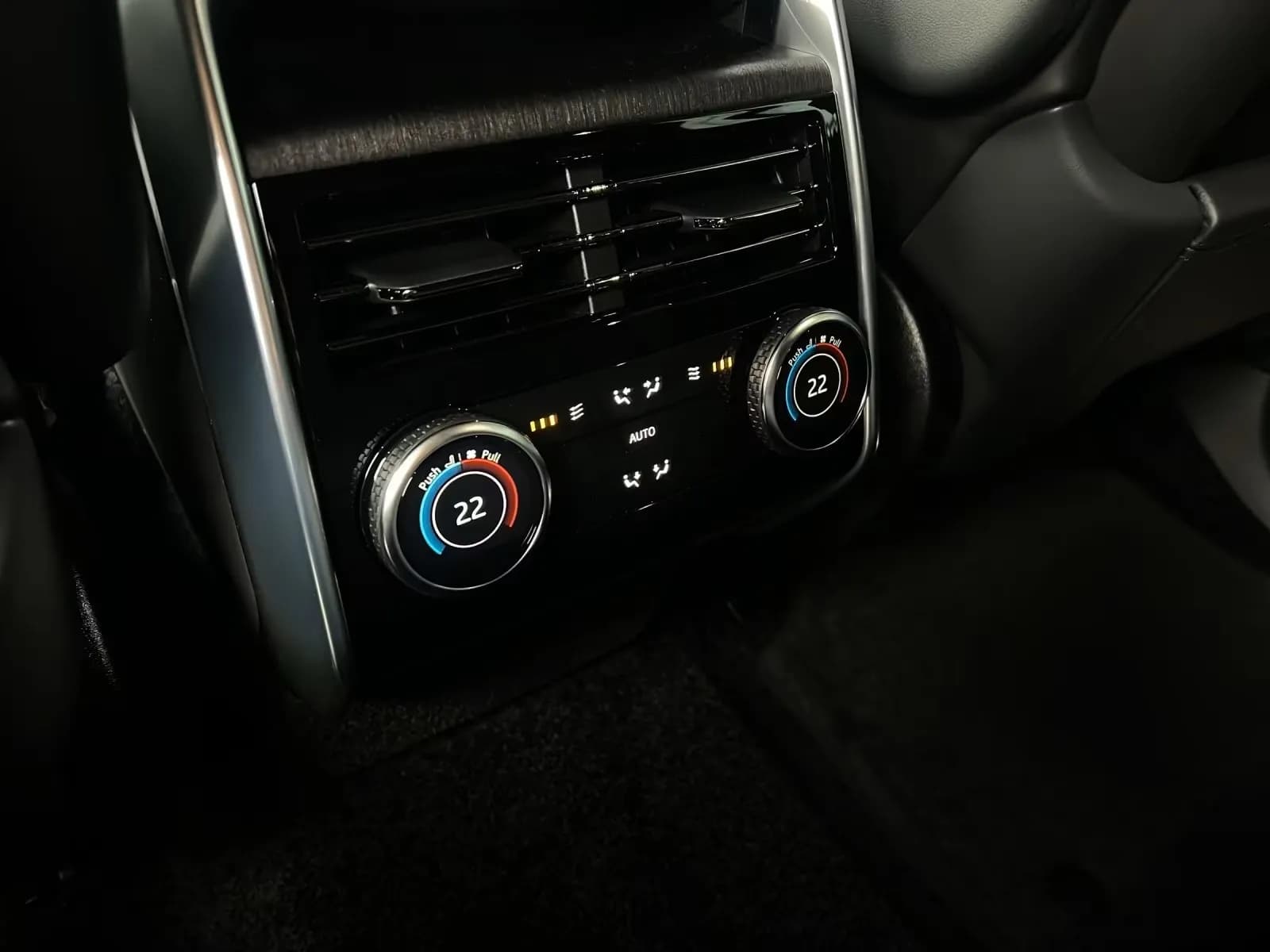 Land Rover Range Rover P460e (foto 26/30)