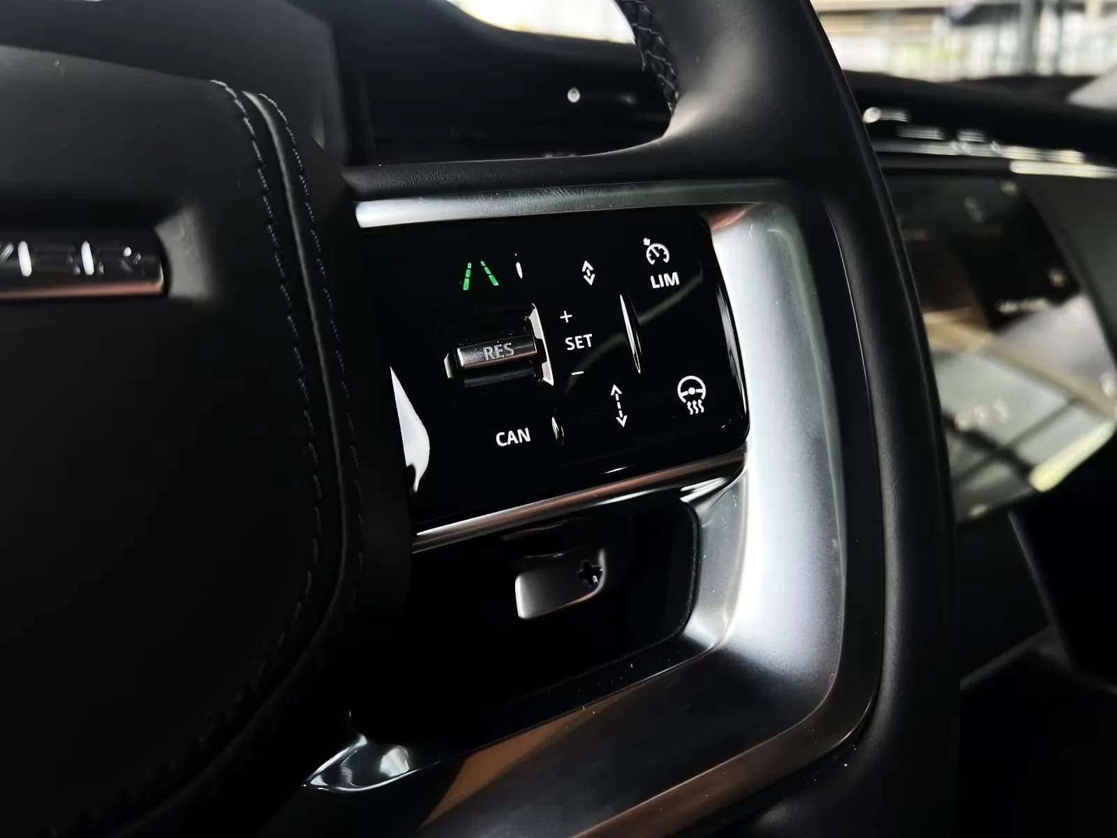 Land Rover Range Rover P460e (foto 17/30)