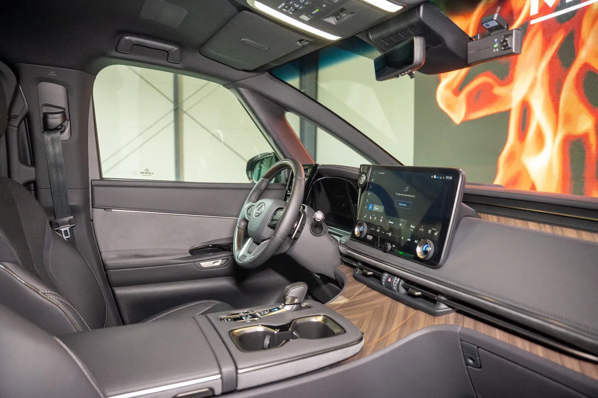Lexus LM 350h (foto 26/30)