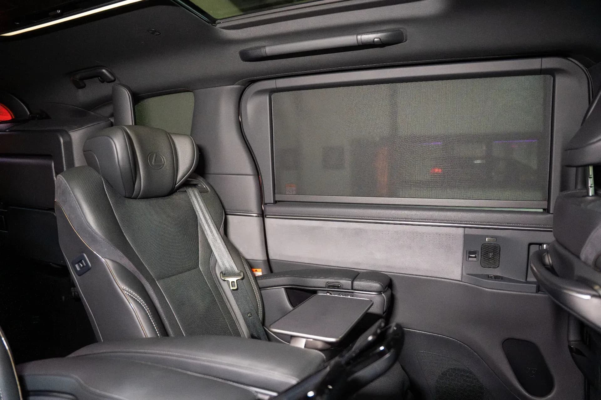 Lexus LM 350h (foto 17/30)