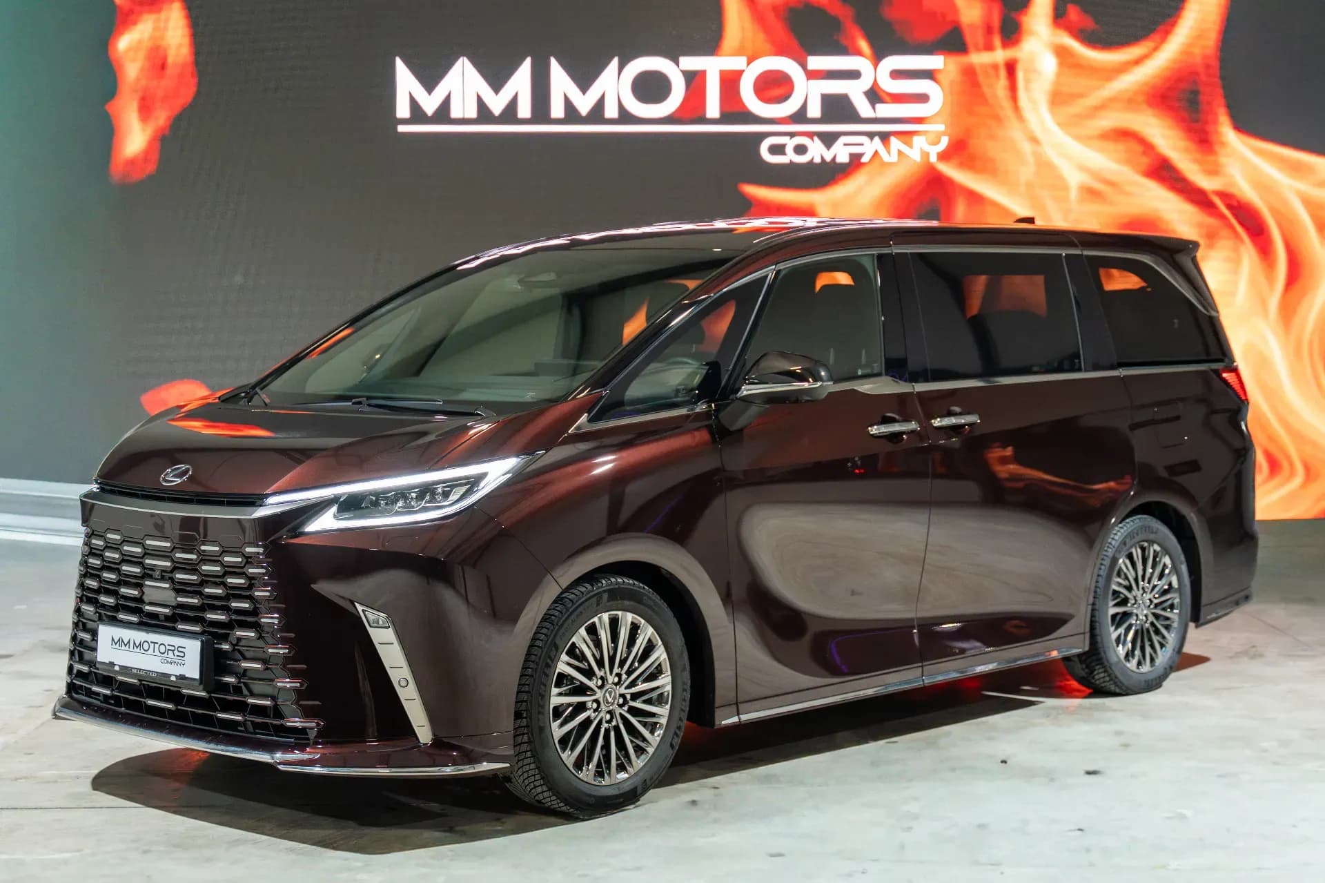 Lexus LM 350h (foto 1/30)