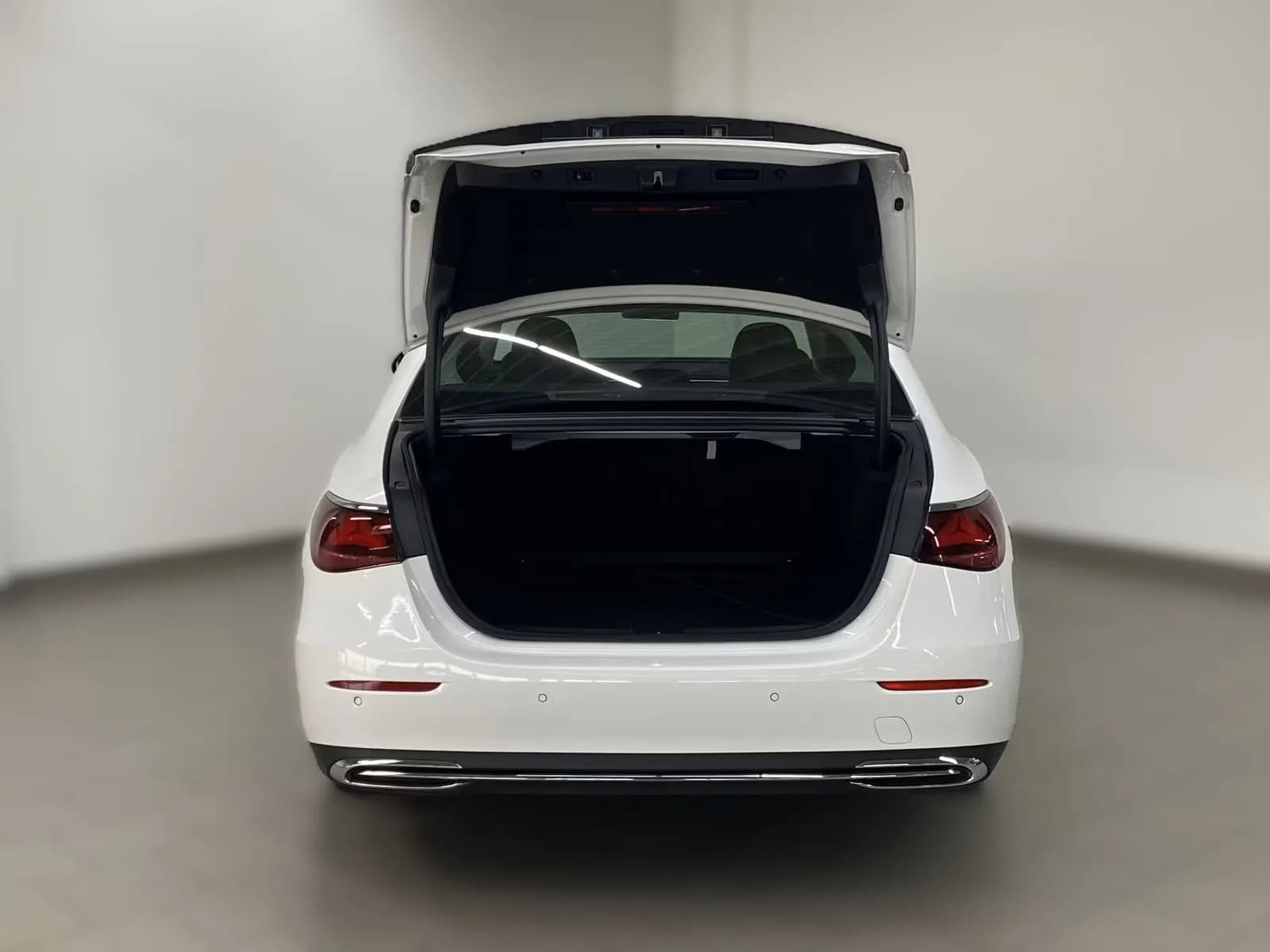 Mercedes-Benz E200 (foto 7/16)