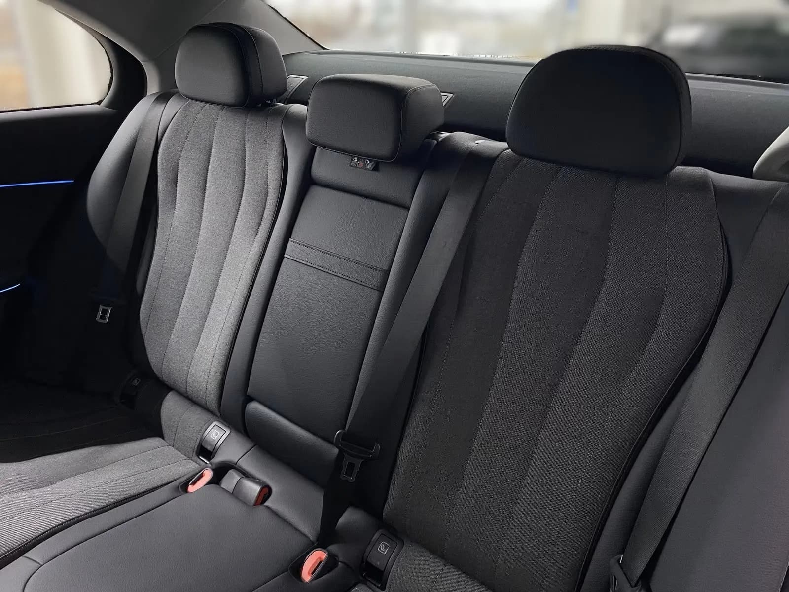 Mercedes-Benz E200 (foto 16/16)