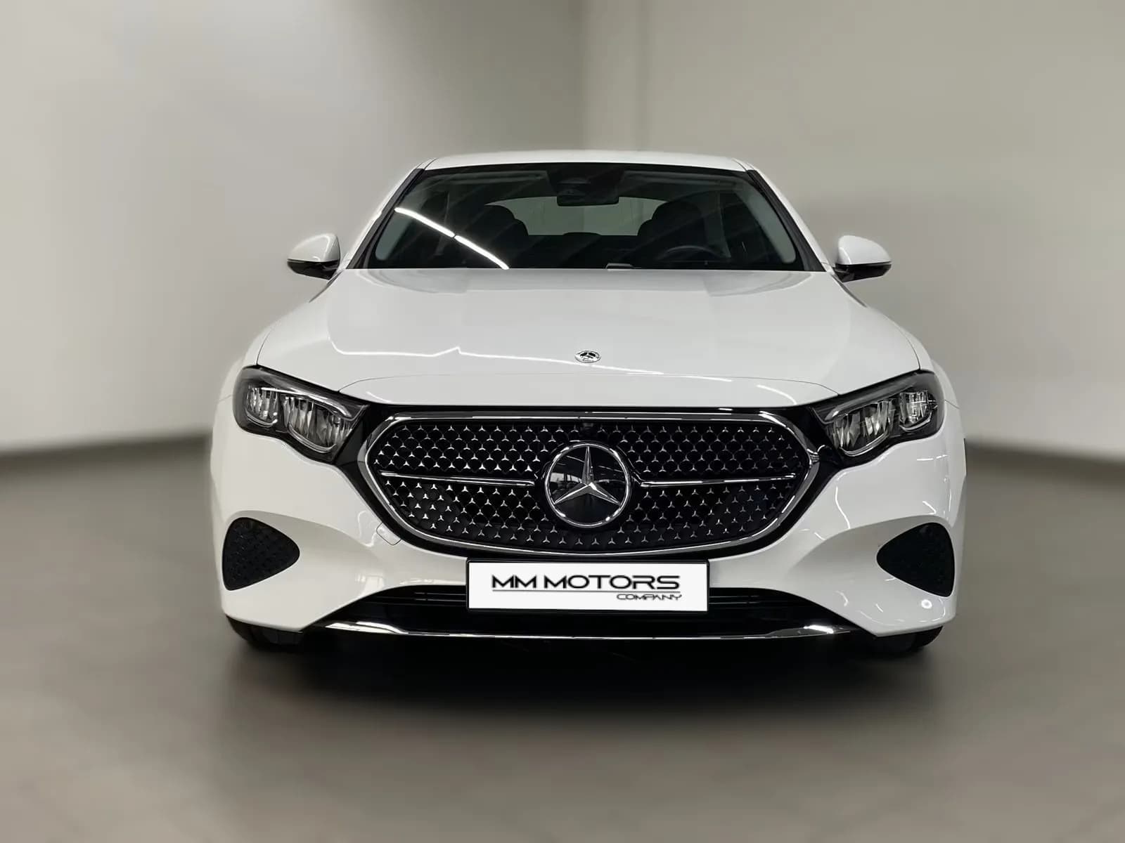 Mercedes-Benz E200 (foto 2/16)