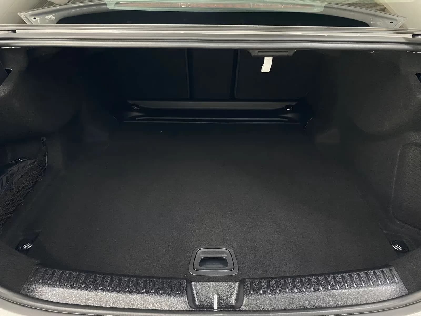 Mercedes-Benz E200 (foto 8/16)