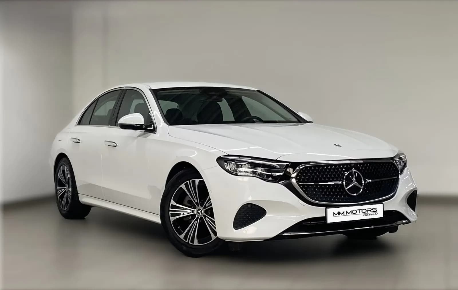 Mercedes-Benz E200 (foto 3/16)