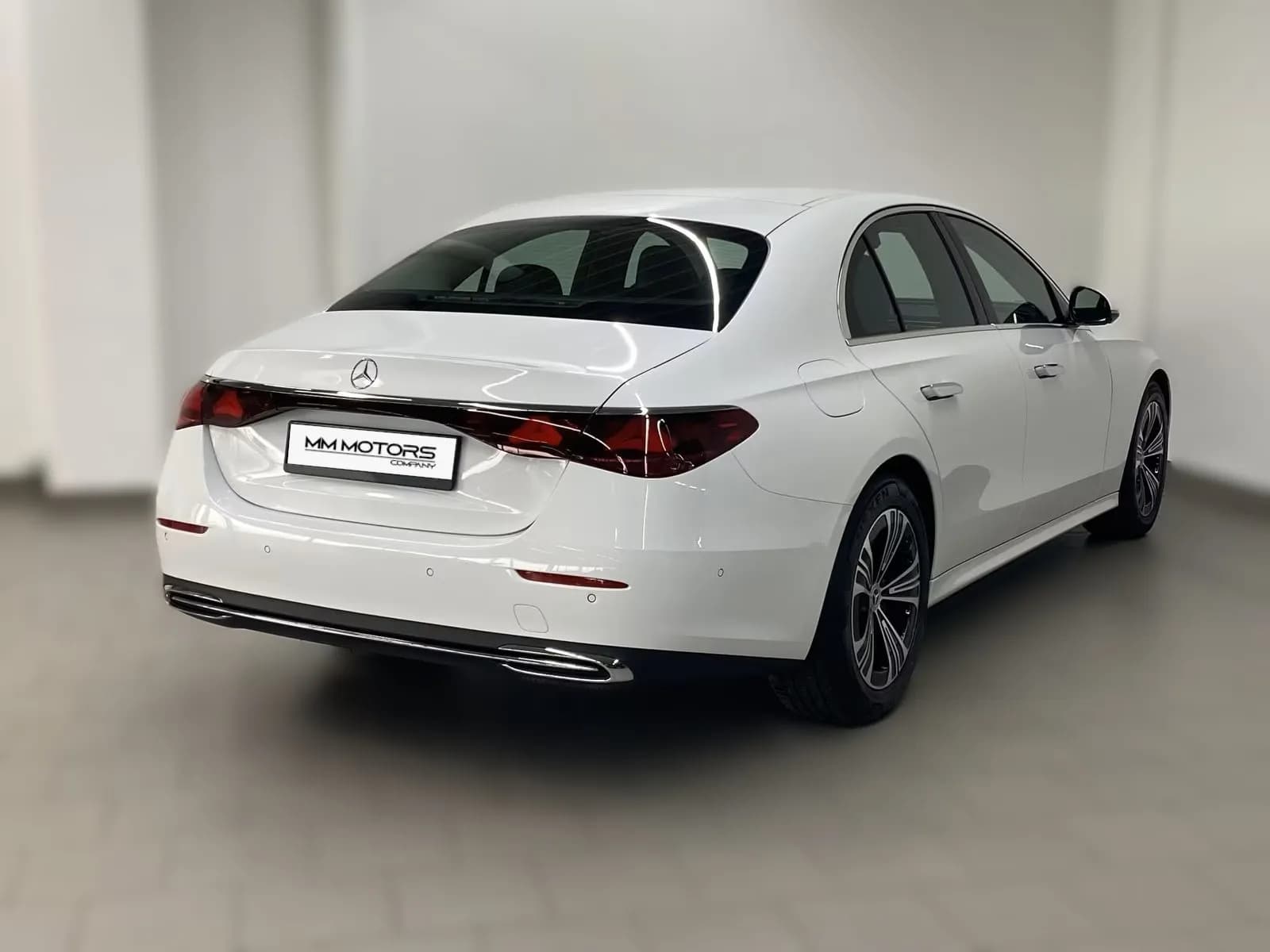 Mercedes-Benz E200 (foto 5/16)