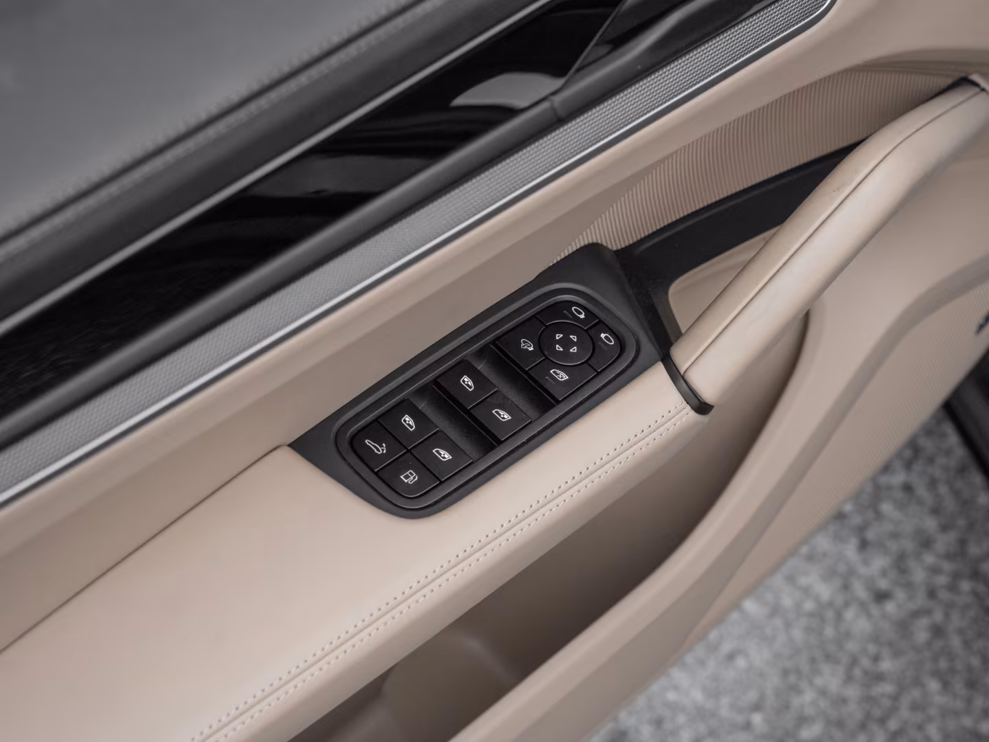 Porsche Cayenne E-Hybrid (foto 17/27)