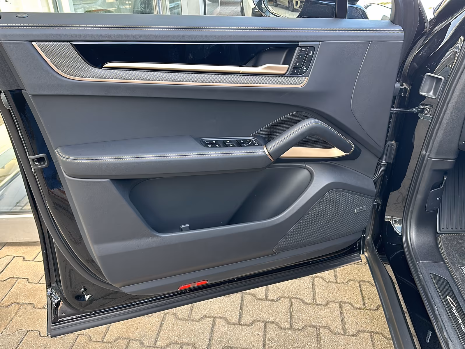 Porsche Cayenne Turbo E-Hybrid (foto 6/7)