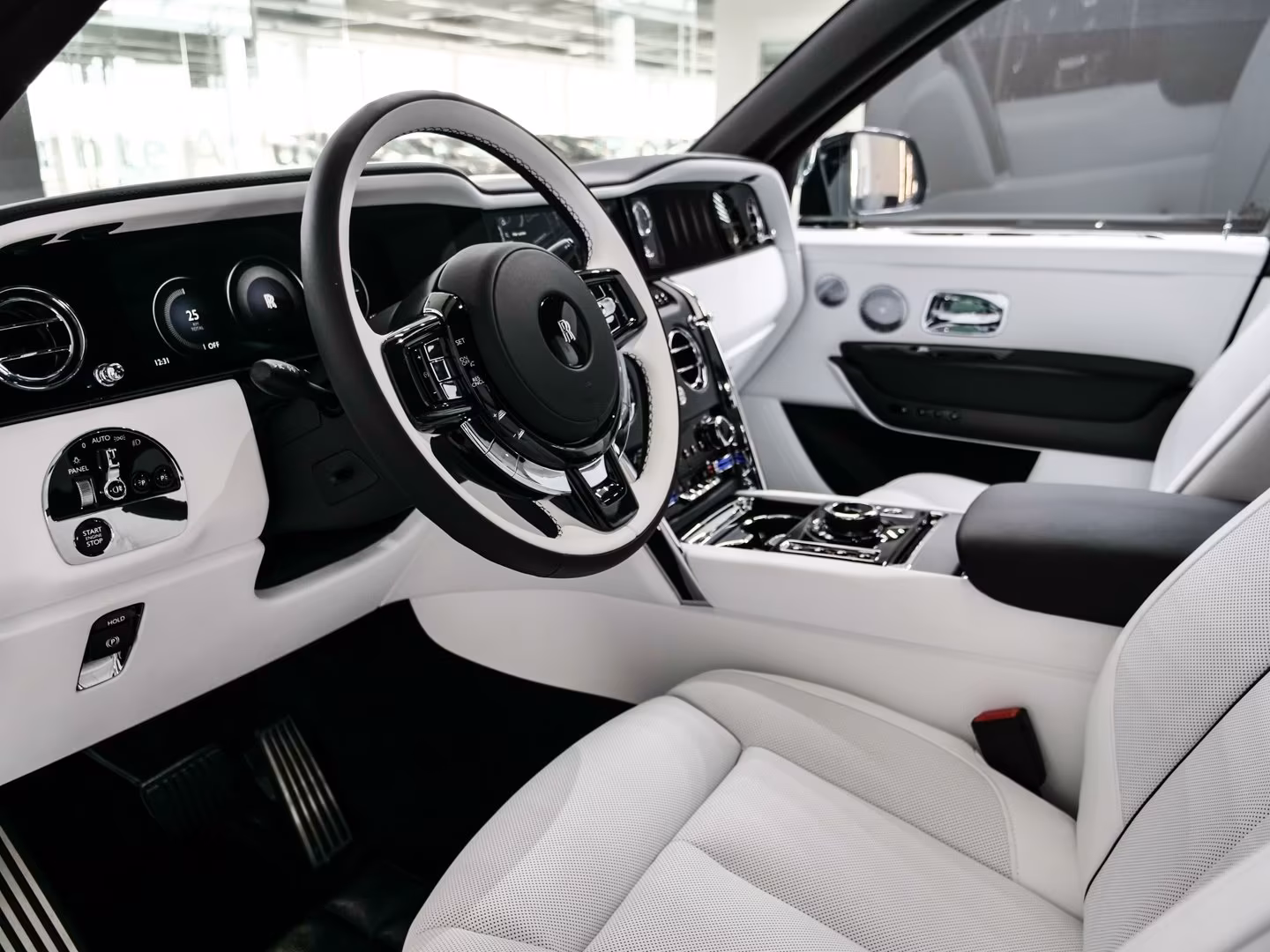 Rolls-Royce Cullinan (foto 18/30)