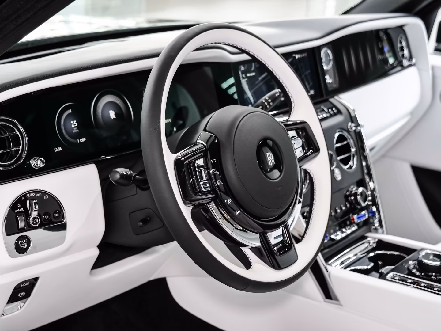 Rolls-Royce Cullinan (foto 19/30)