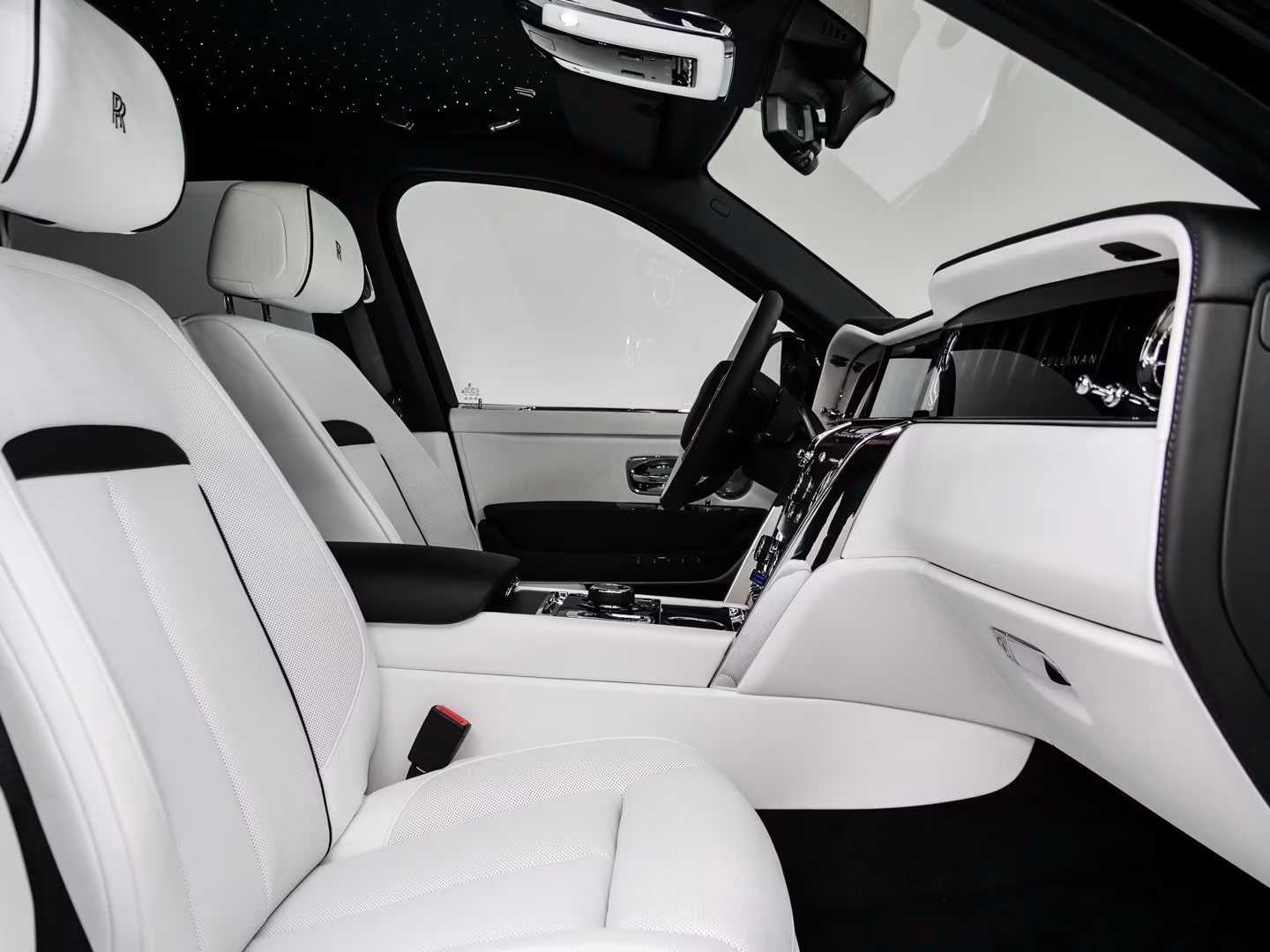 Rolls-Royce Cullinan (foto 29/30)