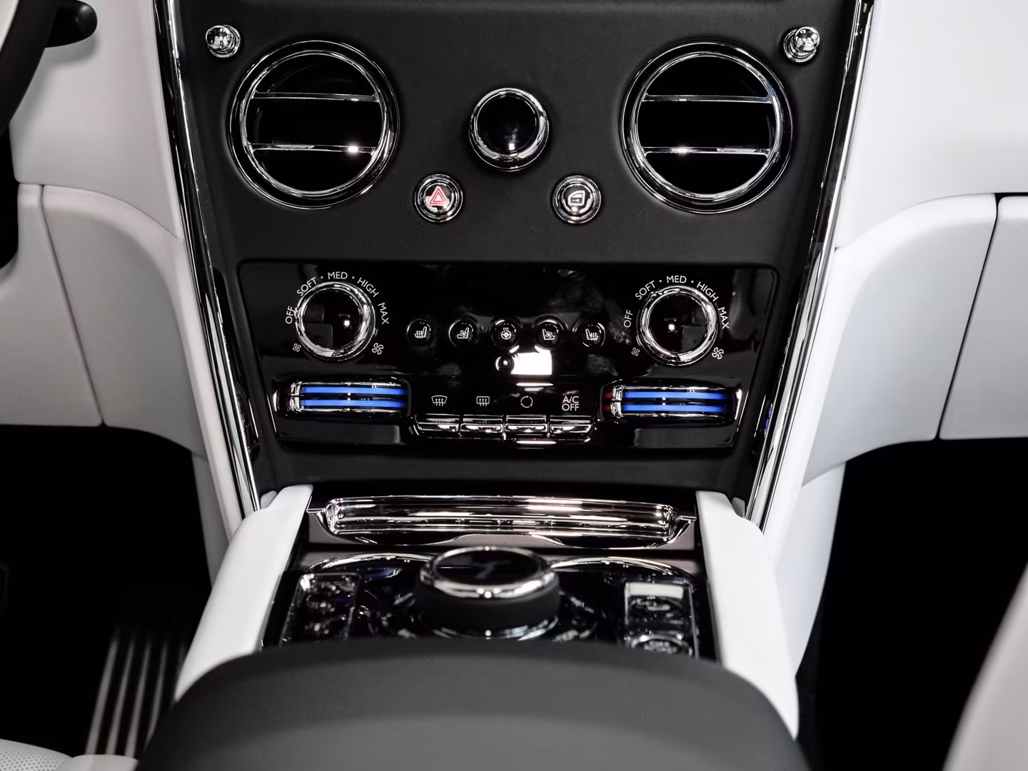 Rolls-Royce Cullinan (foto 22/30)