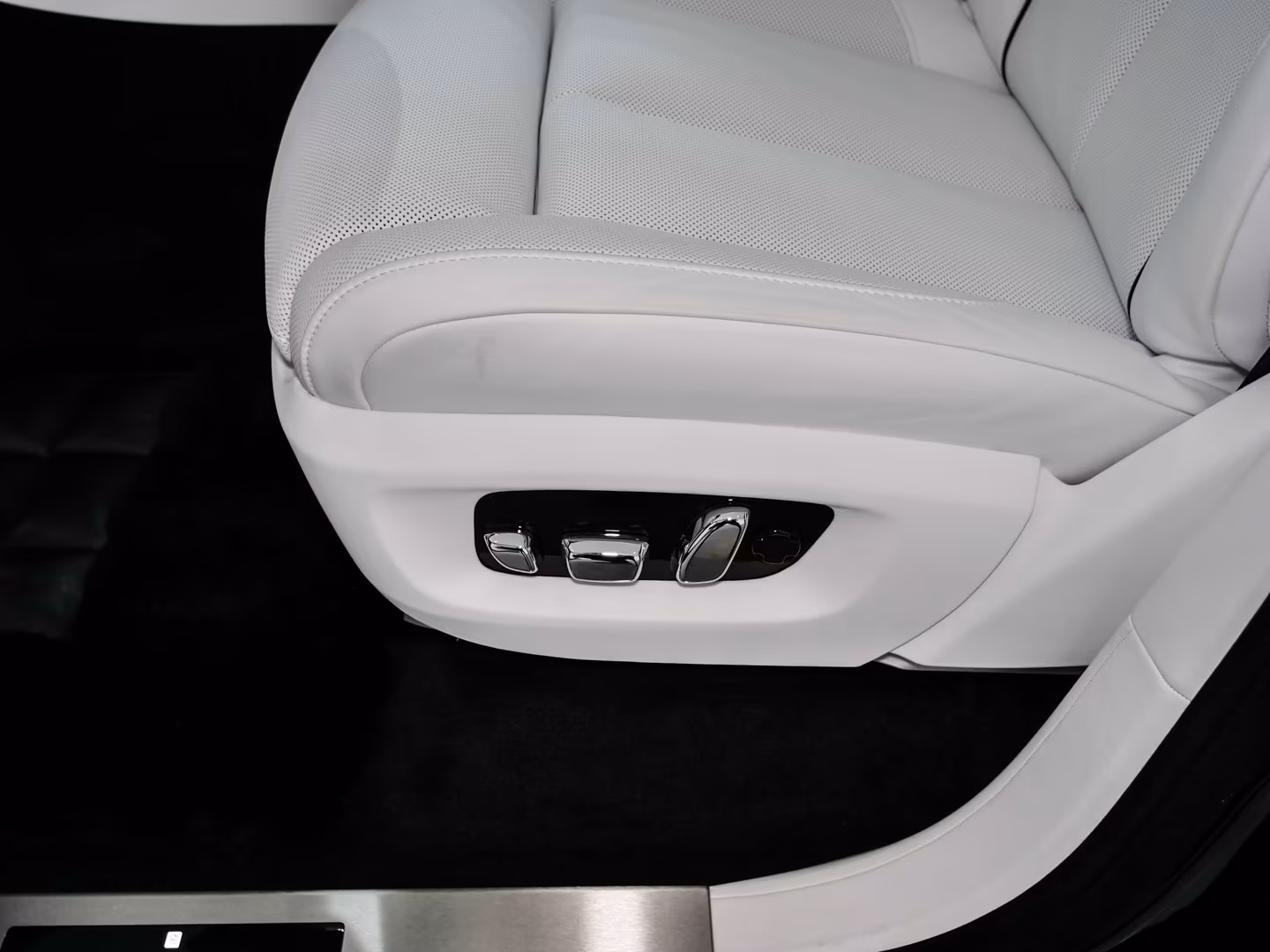 Rolls-Royce Cullinan (foto 15/30)