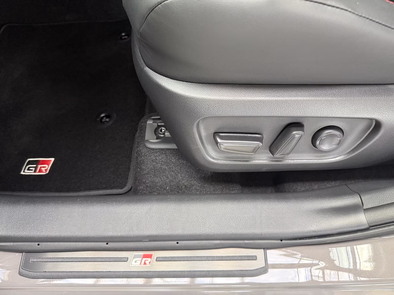Toyota RAV 4 (foto 21/23)